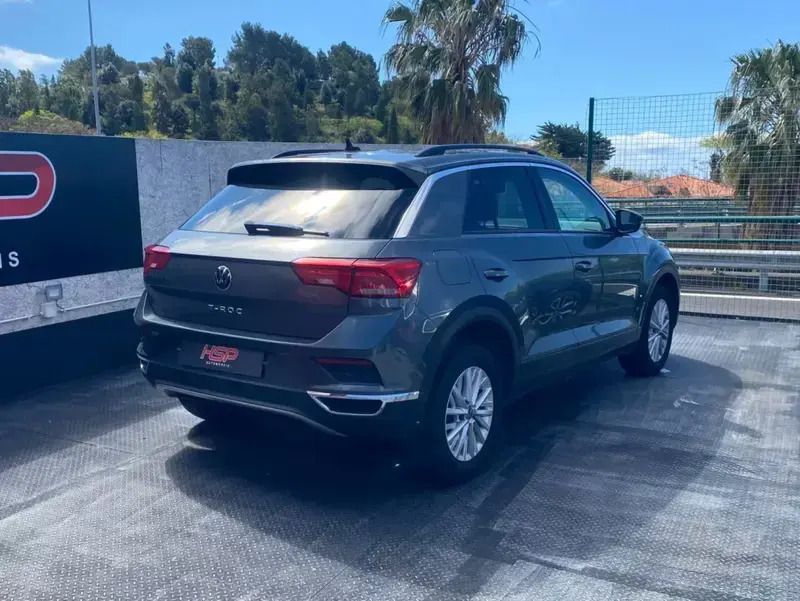 Usado VW T-Roc Style 110 HP (80 kW) 2021 Cinza escuro SUV