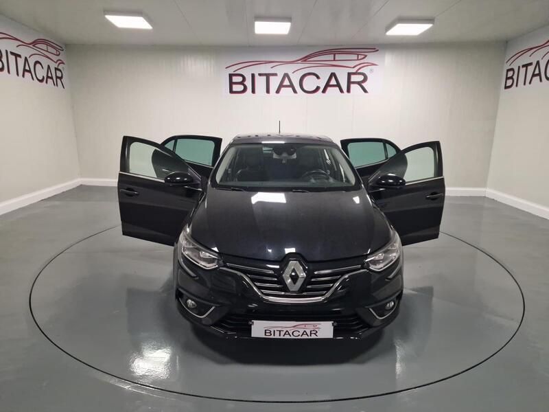 Usado Renault Mégane III 110 HP (80 kW) 2016 Preto
