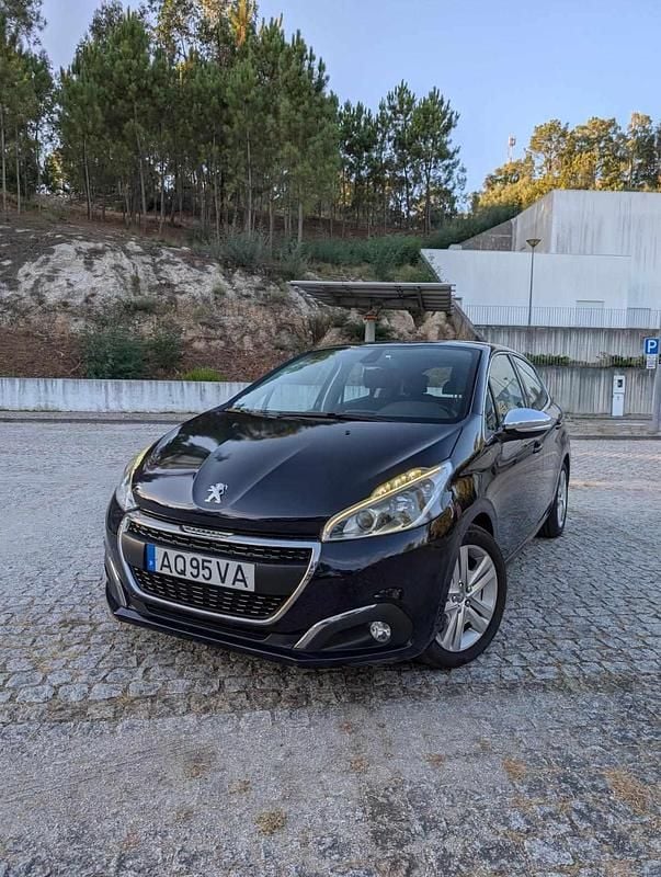 Outra Usado 2017 Peugeot 208 Citadino | € 8.250 (Super Preço) - Imagem 1/4