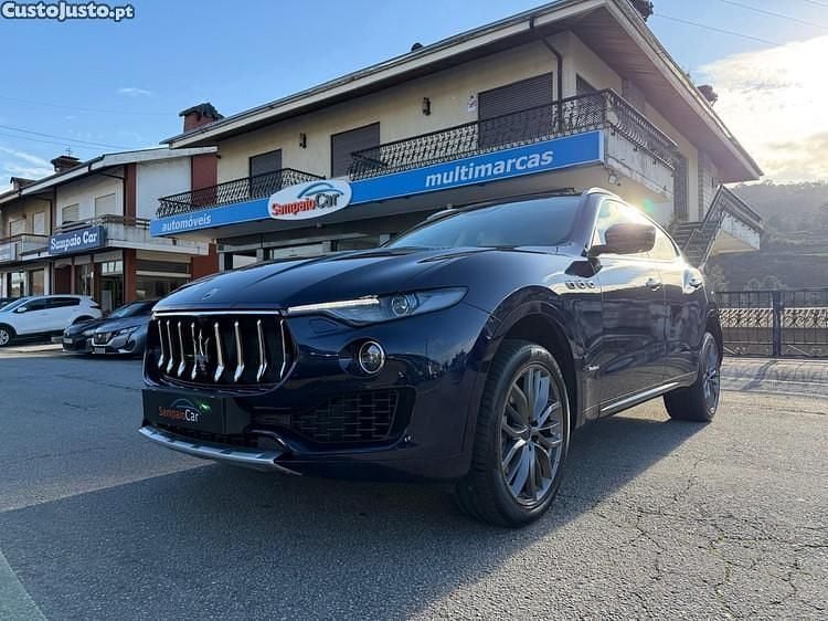 Azul Usado 2018 Maserati Levante SUV | € 61.500 - Imagem 1/1