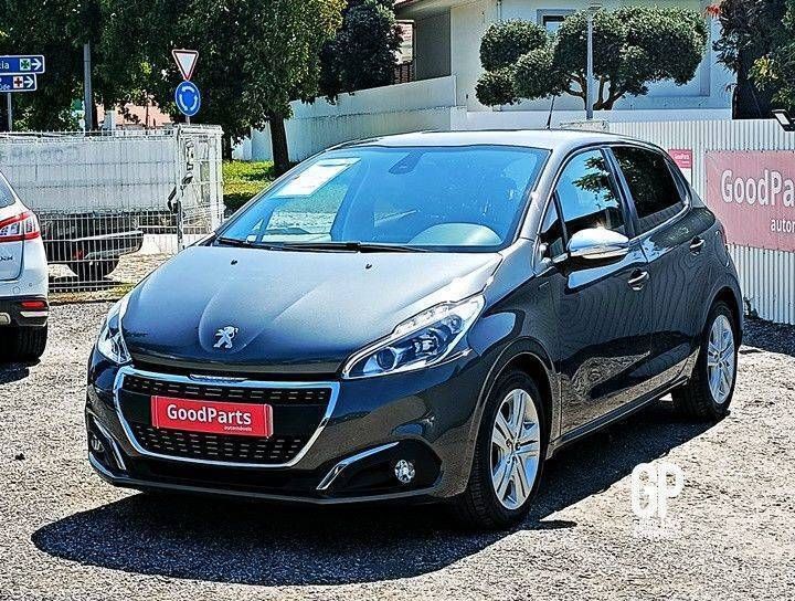 Cinzento Usado 2019 Peugeot 208 Signature Sky Citadino | € 11.900 (Preço justo) - Imagem 1/4