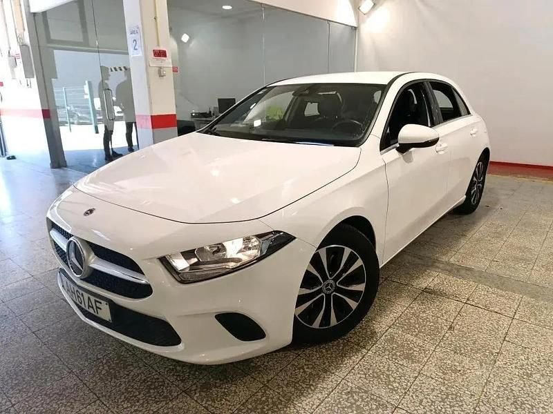 Branco Usado 2021 Mercedes A180 Style Citadino | € 26.990 (Preço justo) - Imagem 1/4