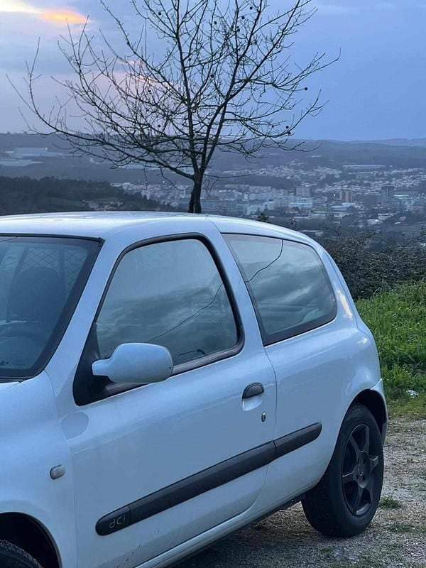Usado Renault Clio II 65 HP (47 kW) 2003 Branco Citadino