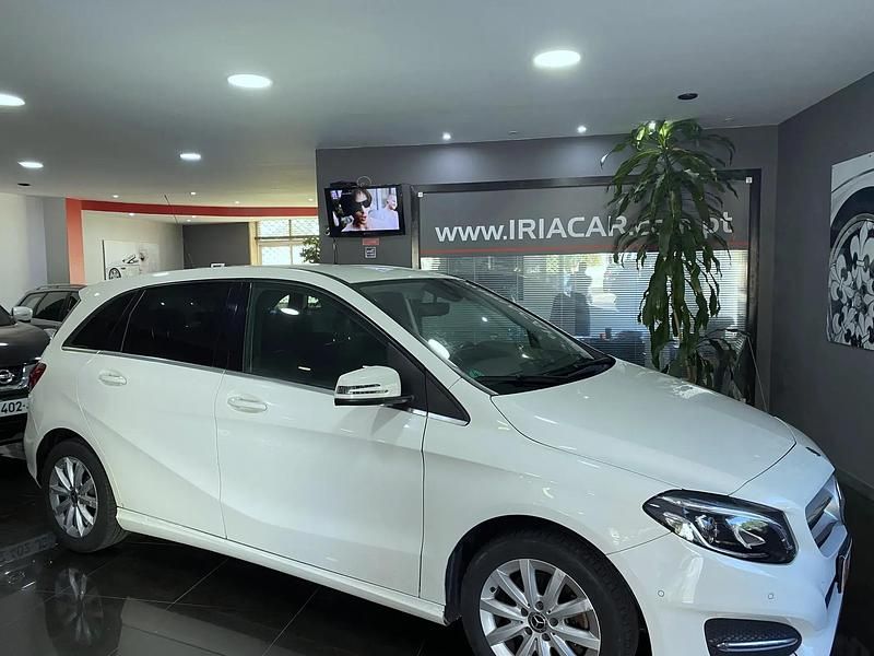 Usado Mercedes B180 Style 109 HP (80 kW) 2017 Branco Monovolume