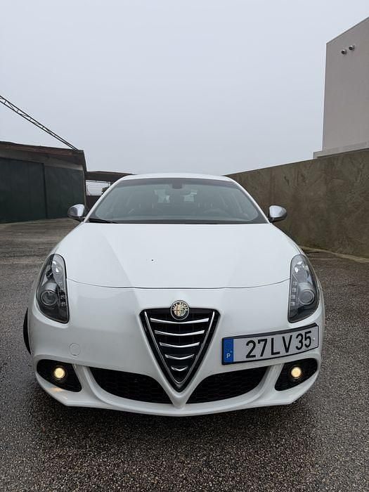 Usado Alfa Romeo Giulietta 105 HP (77 kW) 2011 Citadino
