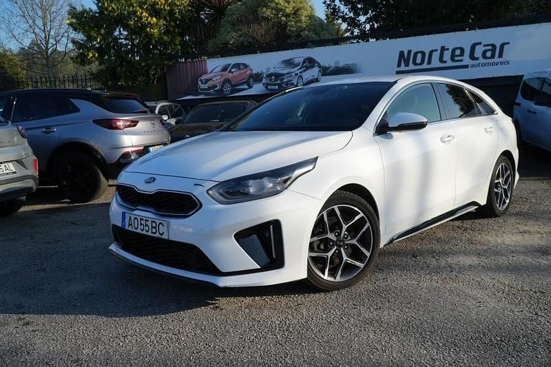 Usado Kia ProCeed 120 HP (88 kW) 2022 Branco Carrinha