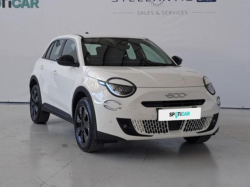 Usado Fiat 600 Red 114 kW (156 HP) 2025 Branco SUV