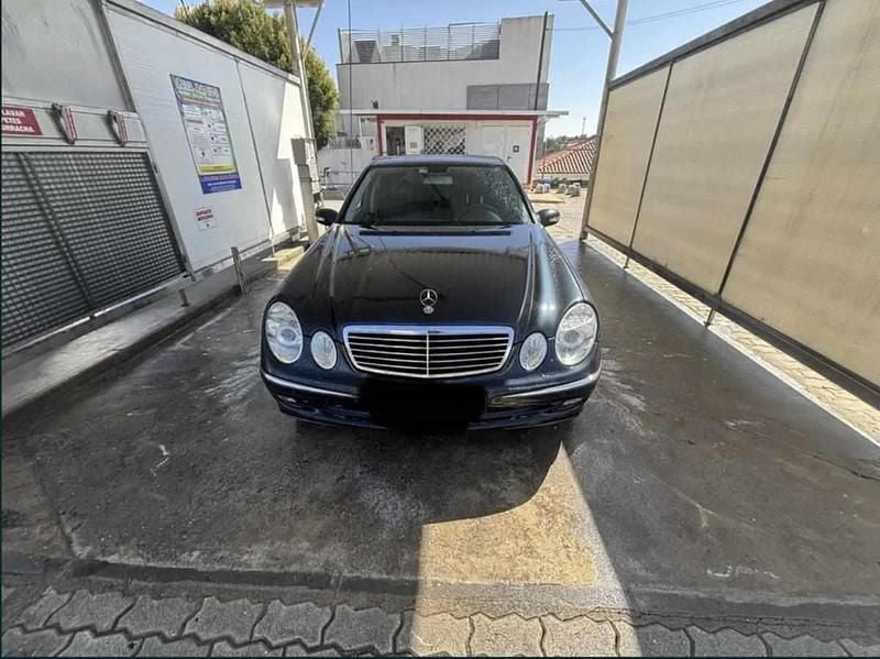 Preto Usado 2005 Mercedes E270 Sedan | € 8.800 (Preço justo) - Imagem 1/4