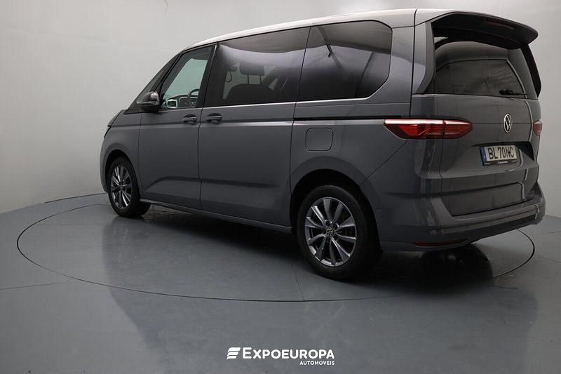 Usado VW Multivan 150 HP (110 kW) 2024 Cinzento Van