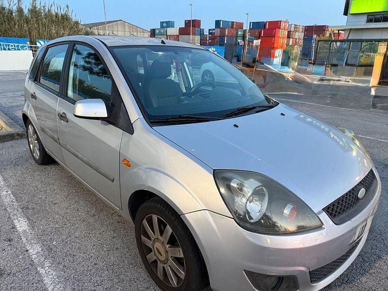 Usado Ford Fiesta 75 HP (55 kW) 2006 Citadino