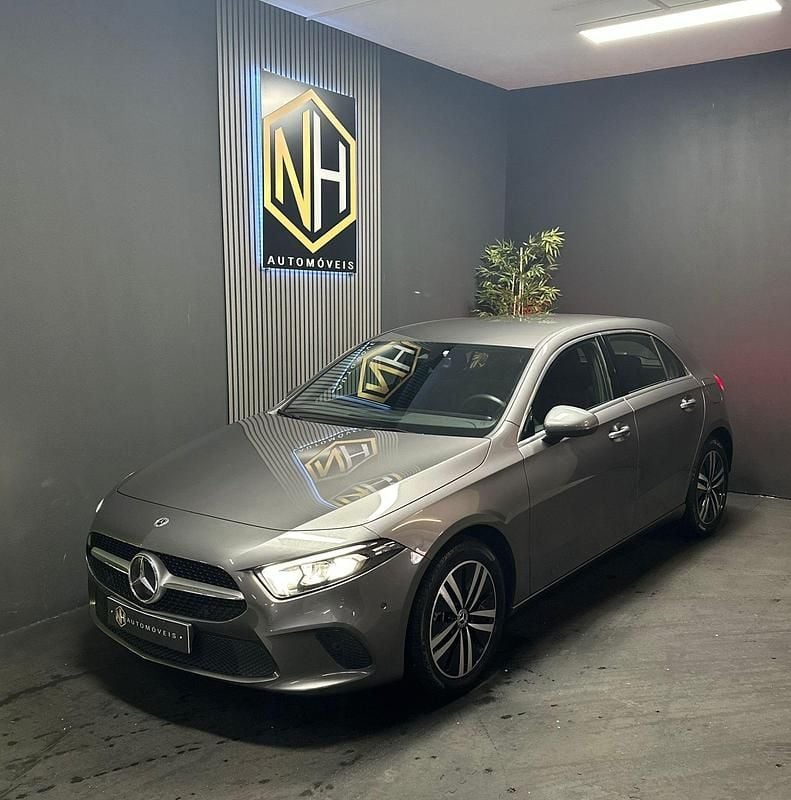 Cinza Usado 2021 Mercedes A250 Style | € 25.990 (Bom preço) - Imagem 1/4