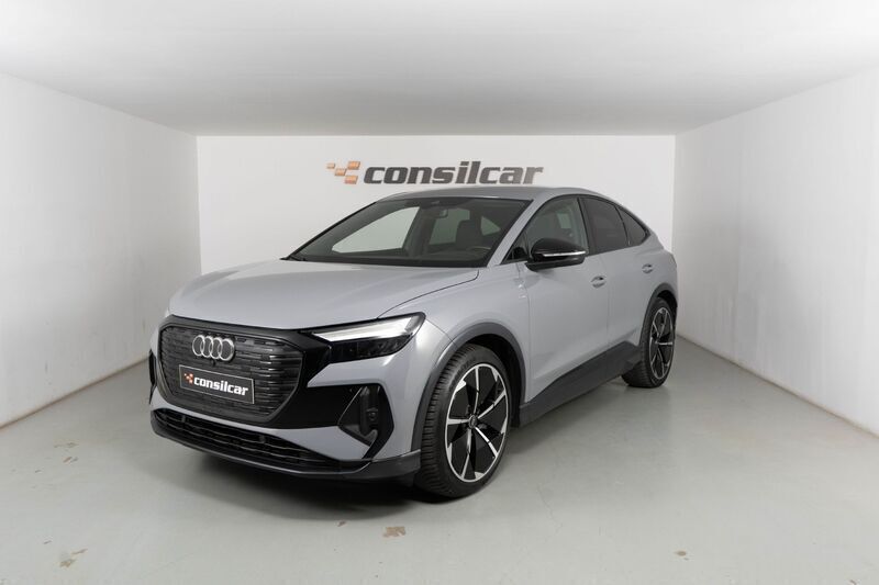 Cinza Usado 2022 Audi Q4 Sportback e-tron S-Line SUV | € 39.780 - Imagem 1/4