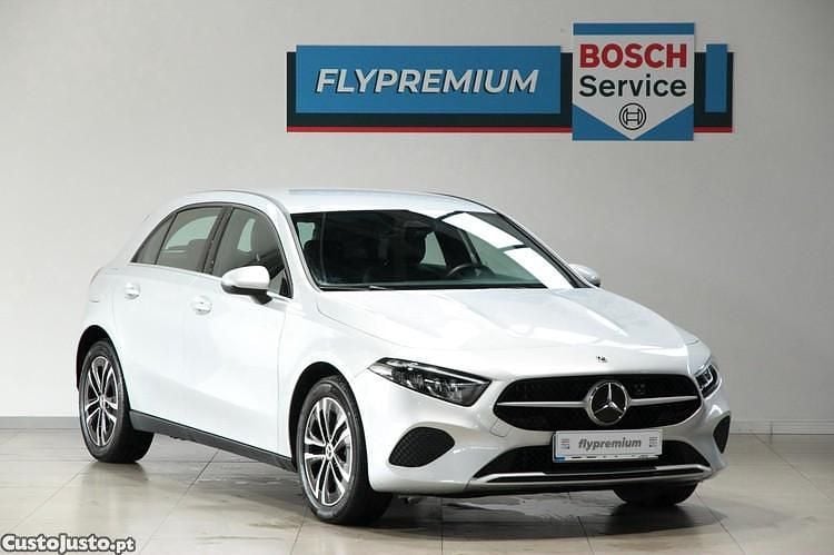 Cinza Usado 2023 Mercedes A250 Style Citadino | € 31.750 (Super Preço) - Imagem 1/1