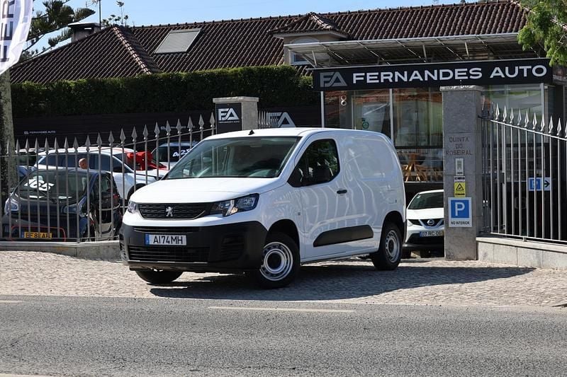 Branco Usado 2021 Peugeot Partner Monovolume | € 14.490 (Preço justo) - Imagem 1/4