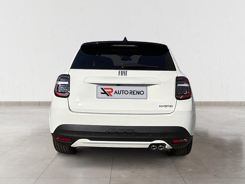 Usado Fiat 600 La Prima 145 HP (106 kW) 2025 Branco SUV