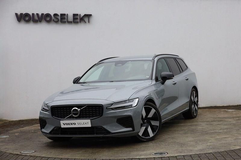 Cinzento Usado 2024 Volvo V60 Plus Carrinha | € 46.300 - Imagem 1/3