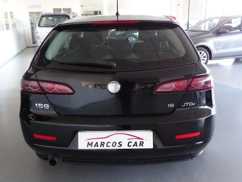 Usado Alfa Romeo 159 150 HP (110 kW) 2010 Preto Carrinha