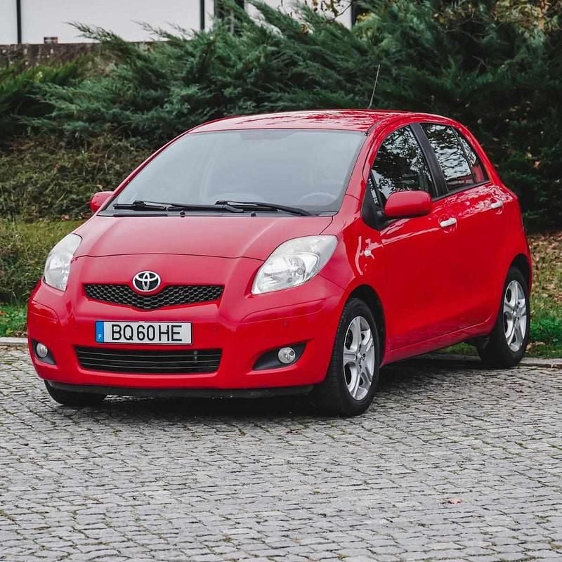 Usado Toyota Yaris 90 HP (66 kW) 2011 Vermelho Citadino