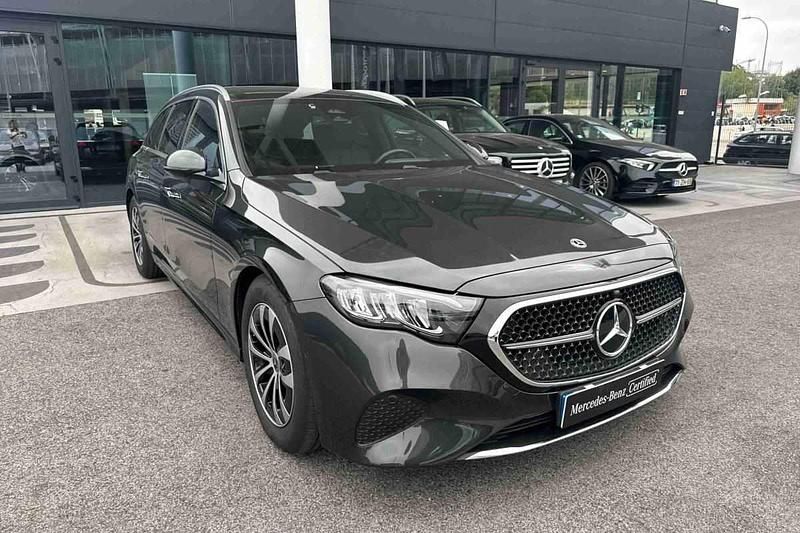 Cinzento Usado 2024 Mercedes 220 | € 59.900 (Preço justo) - Imagem 1/4