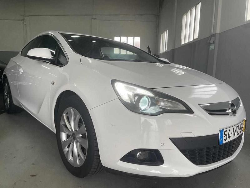 Usado Opel Astra 140 HP (102 kW) 2012 Branco Citadino