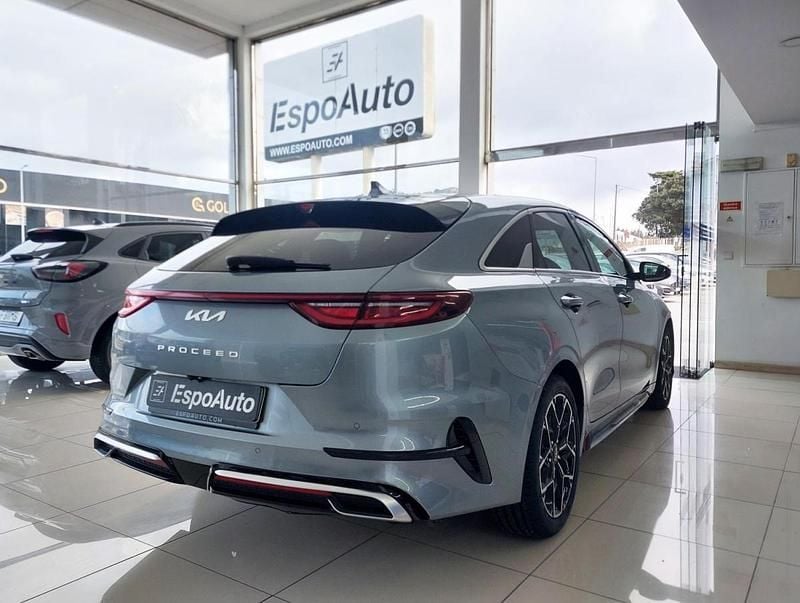 Usado Kia ProCeed 120 HP (88 kW) 2022 Cinzento Carrinha