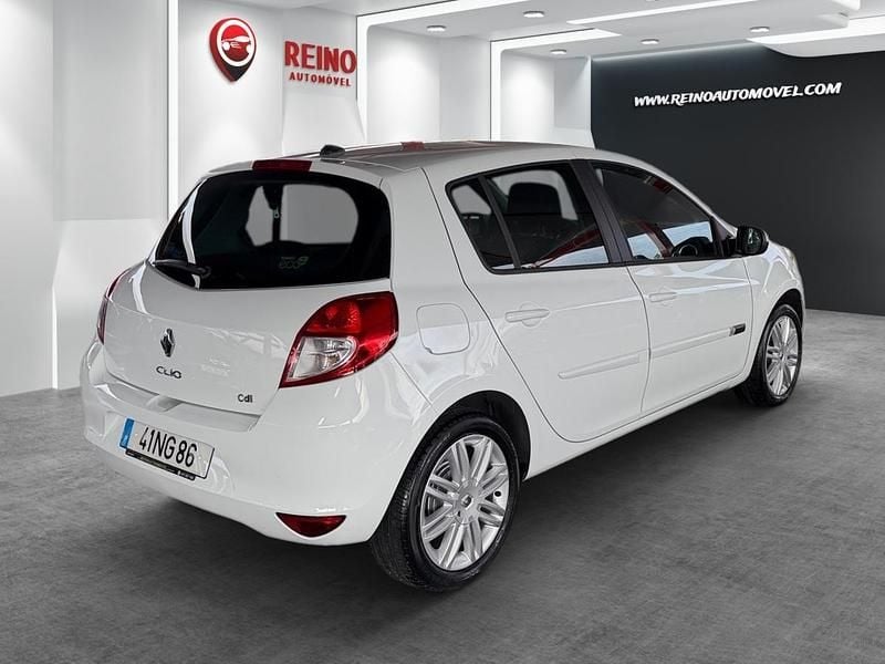Usado Renault Clio IV 89 HP (65 kW) 2012 Branco