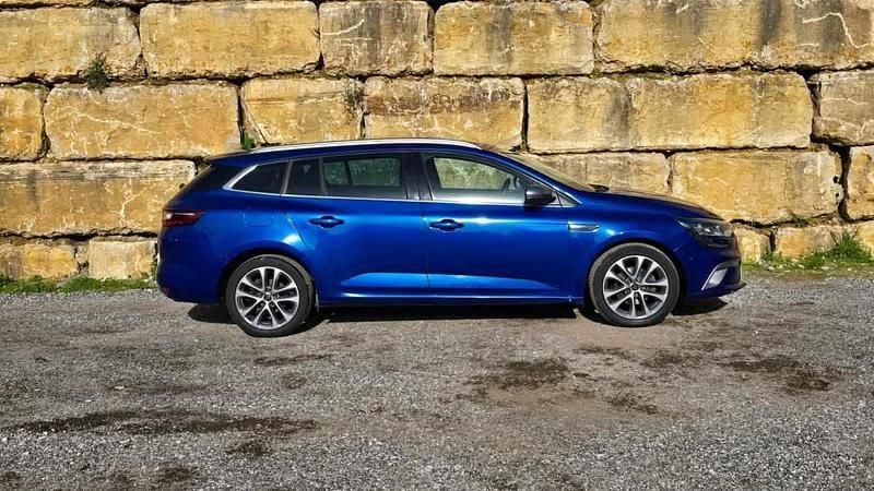 Usado Renault Mégane IV 110 HP (80 kW) 2017 Azul Carrinha