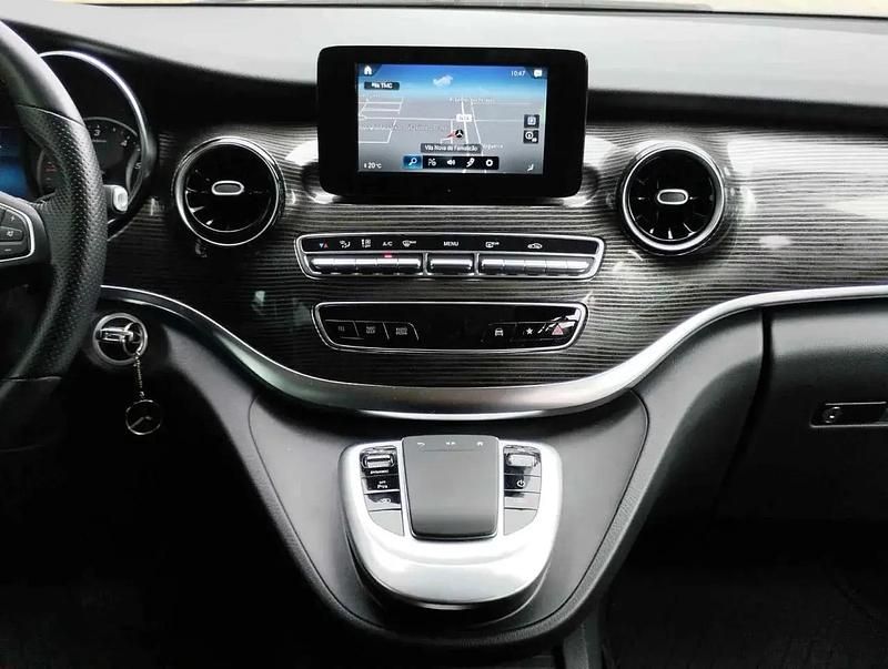 Usado Mercedes V250 Avantgarde 190 HP (139 kW) 2024 Preto obsidian Monovolume