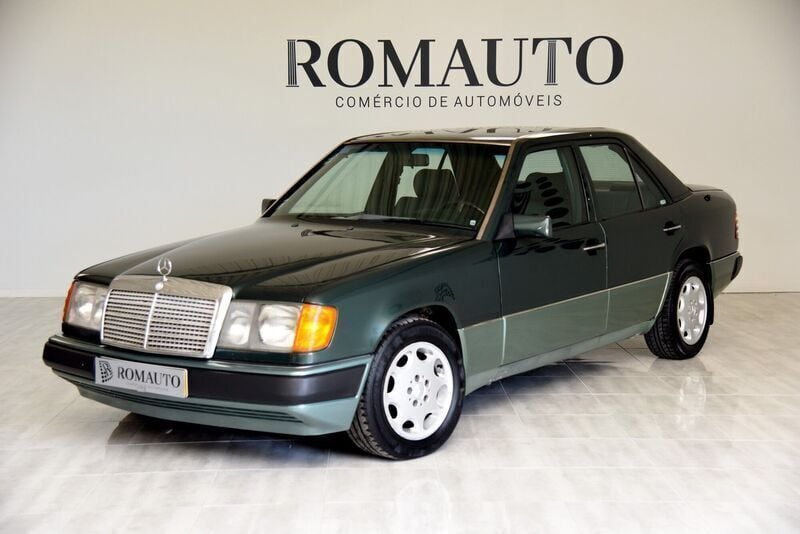 Verde Usado 1990 Mercedes E300 Sedan | € 23.500 - Imagem 1/4