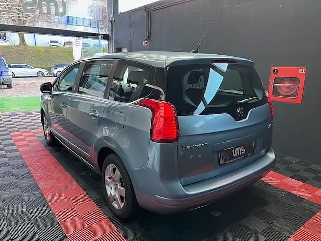 Usado Peugeot 5008 110 HP (80 kW) 2009 Azul Monovolume