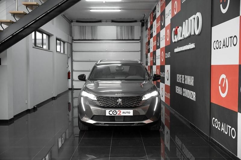 Usado Peugeot 5008 Allure 130 HP (95 kW) 2024 Cinzento Monovolume