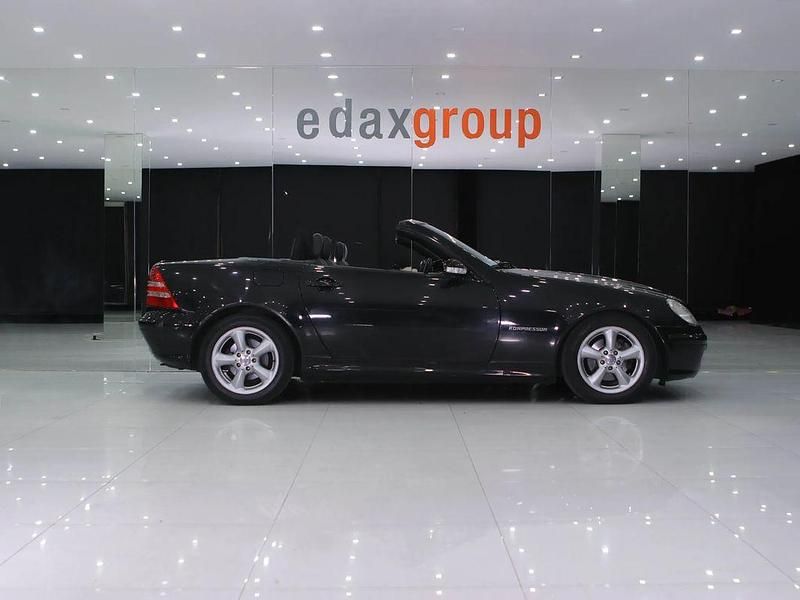 Usado Mercedes SLK200 163 HP (119 kW) 2003 Preto Cabrios
