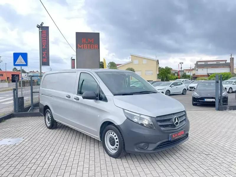 Cinzento Usado 2017 Mercedes Vito Monovolume | € 19.500 (Bom preço) - Imagem 1/4