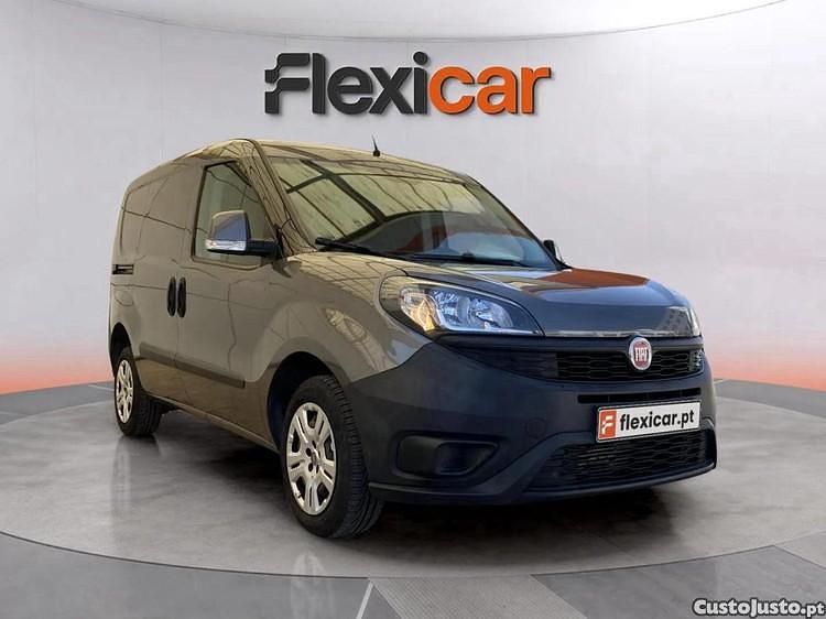 Cinza Usado 2019 Fiat Doblò Monovolume | € 11.490 (Preço justo) - Imagem 1/1