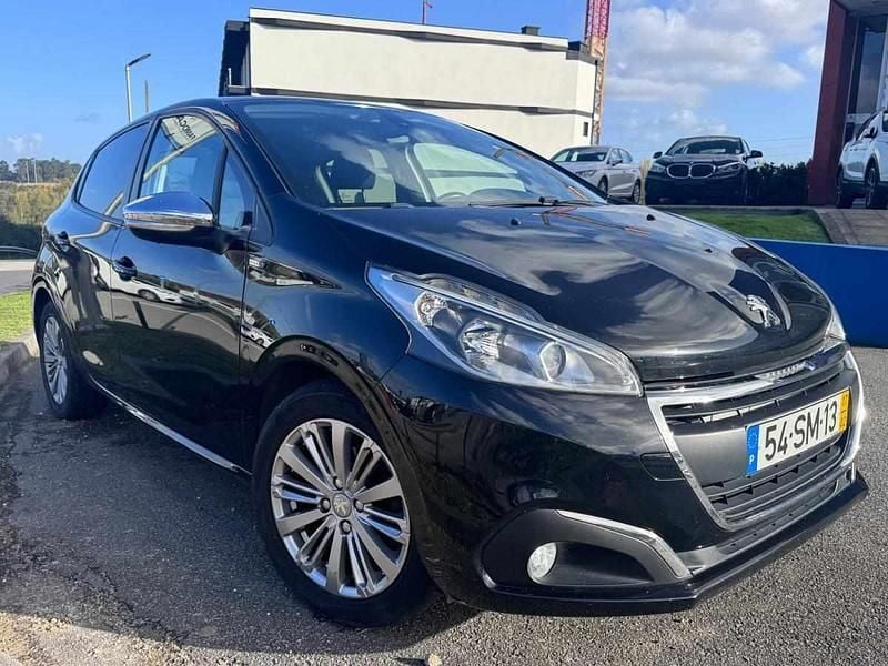 Preto Usado 2017 Peugeot 208 Citadino | € 7.980 (Bom preço) - Imagem 1/4