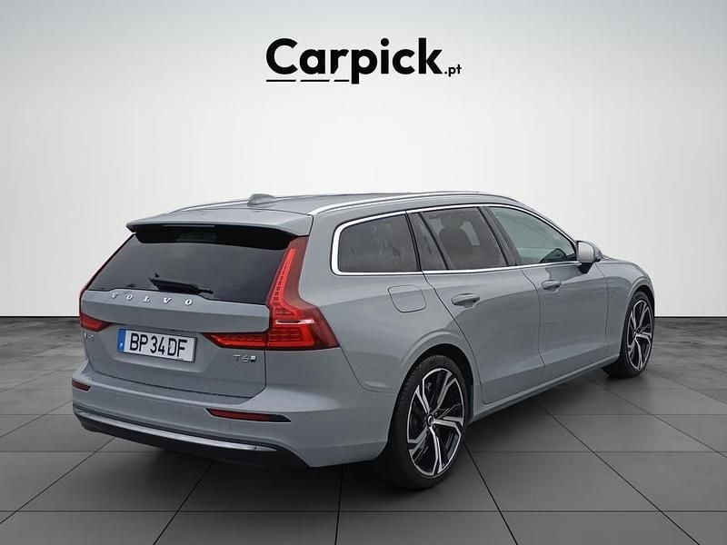 Usado Volvo V60 Plus 350 HP (257 kW) 2024 Cinza Carrinha
