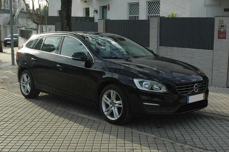 Usado 2018 Volvo V60 Carrinha | € 17.990 - Imagem 1/4
