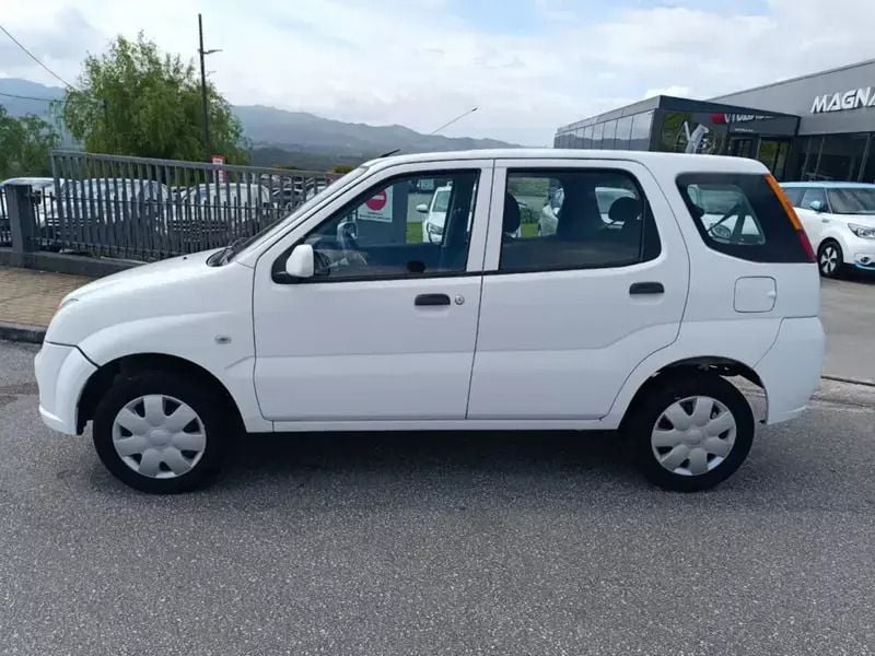 Branco Usado 2004 Suzuki Ignis GL Citadino | € 2.500 - Imagem 1/4