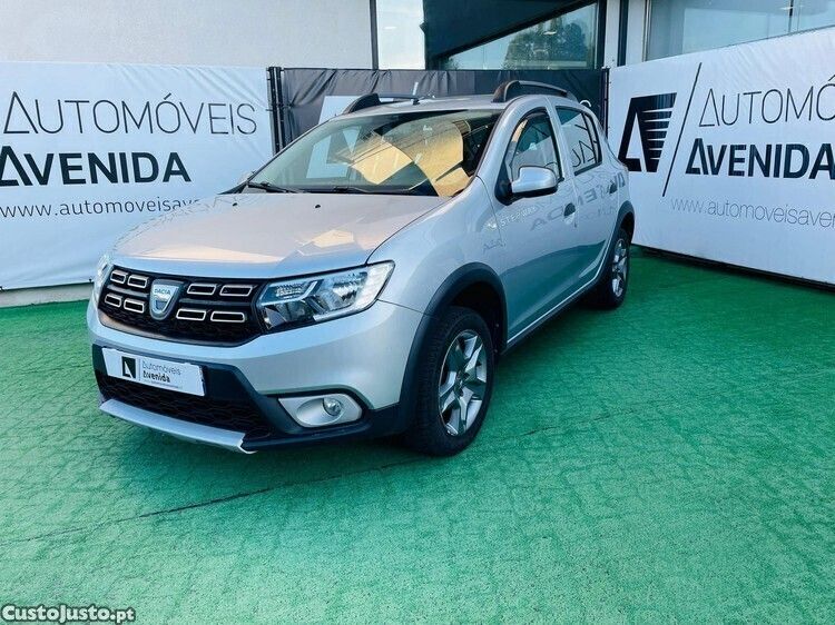 Cinza Usado 2019 Dacia Sandero Stepway Citadino | € 13.500 (Preço justo) - Imagem 1/1