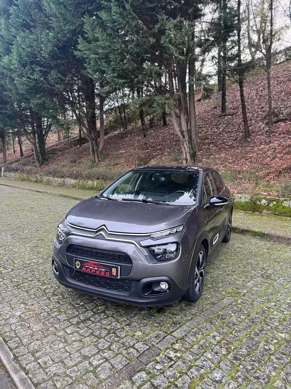 Cinzento Usado 2021 Citroën C3 PureTech Citadino | € 13.000 (Preço justo) - Imagem 1/4
