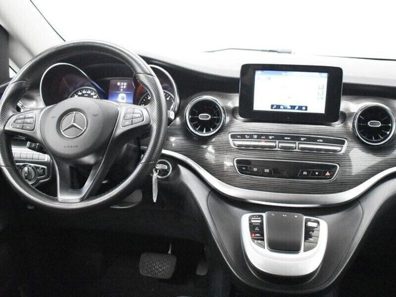 Usado Mercedes V250 Avantgarde 190 HP (139 kW) 2021 Preto Monovolume