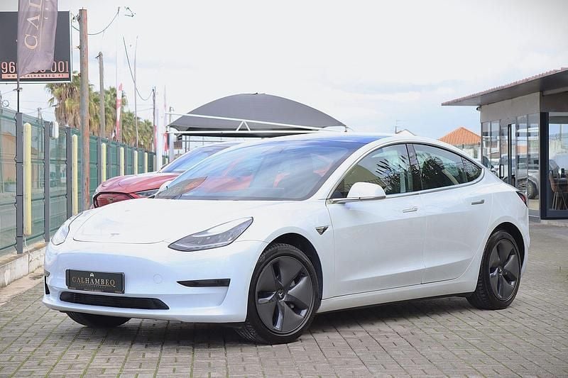 Branco Usado 2020 Tesla Model 3 Standard Range Plus Sedan | € 23.990 (Preço justo) - Imagem 1/4