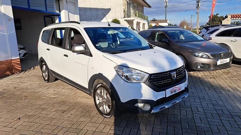 Branco Usado 2021 Dacia Lodgy Stepway Monovolume | € 15.900 (Preço justo) - Imagem 1/4