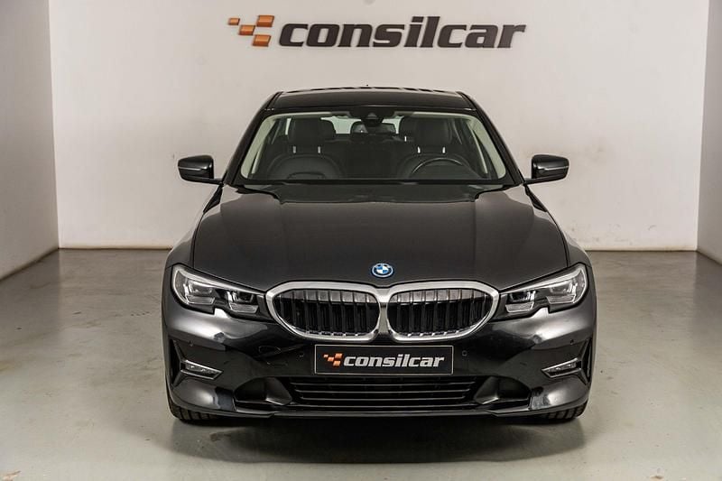 Usado BMW 320e Luxury Line 204 HP (150 kW) 2022 Preto Sedan