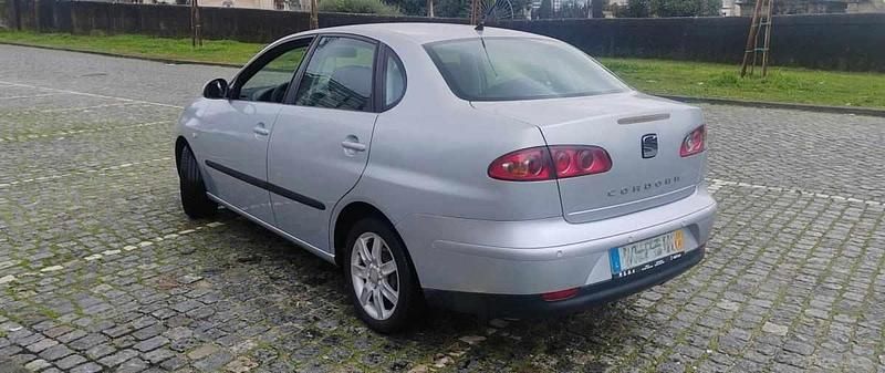 Usado Seat Cordoba 101 HP (74 kW) 2006 Cinzento Sedan