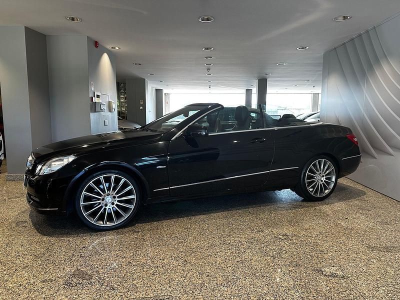 Usado Mercedes E250 Elegance 204 HP (150 kW) 2012 Preto Cabrios