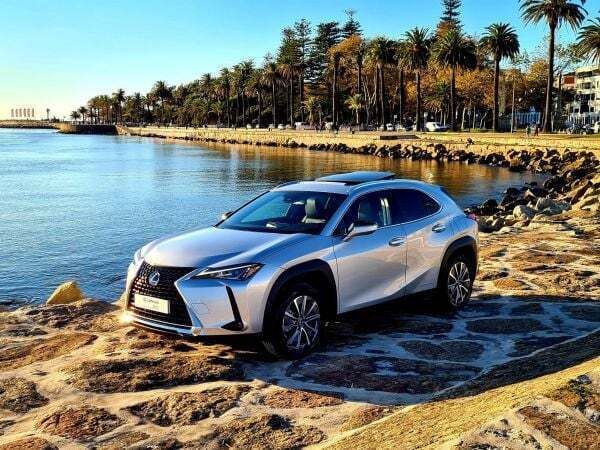 Cinzento Usado 2021 Lexus UX 300e SUV | € 34.950 - Imagem 1/4