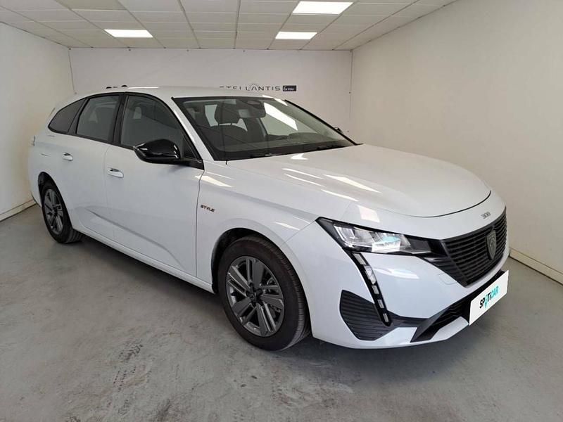 Usado Peugeot 308 136 HP (100 kW) 2025 Branco