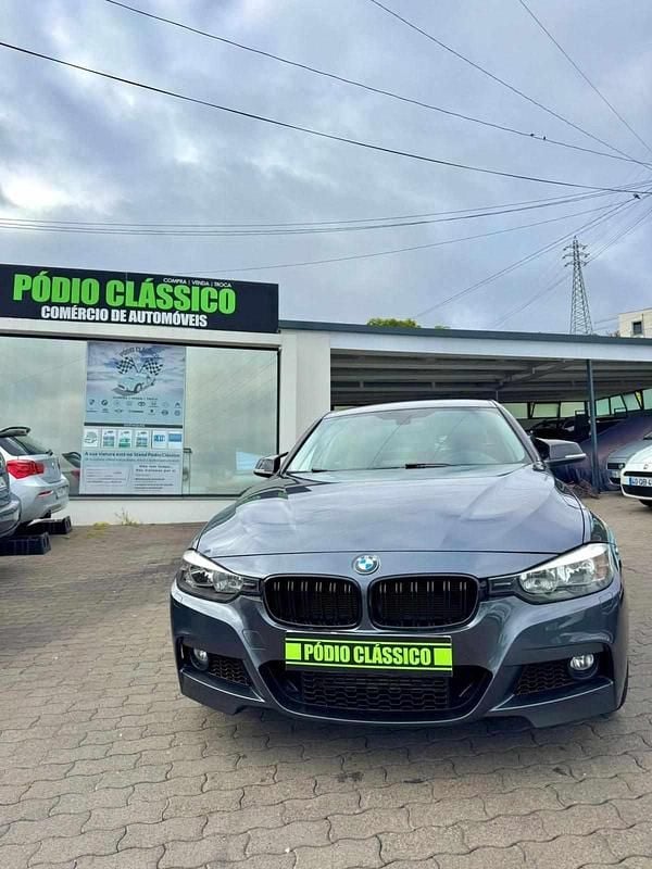 Cinzento Usado 2015 BMW 318 Sedan | € 22.900 (Caro) - Imagem 1/4