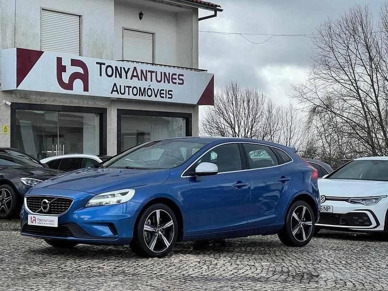Usado Volvo V40 152 HP (111 kW) 2019 Azul